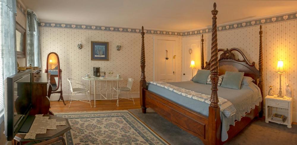 The Bridges Inn at Whitcomb House B&B